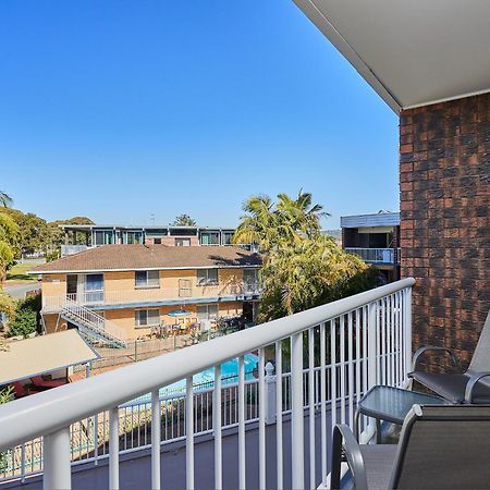 Red Star Palm Beach Gold Coast Exterior photo