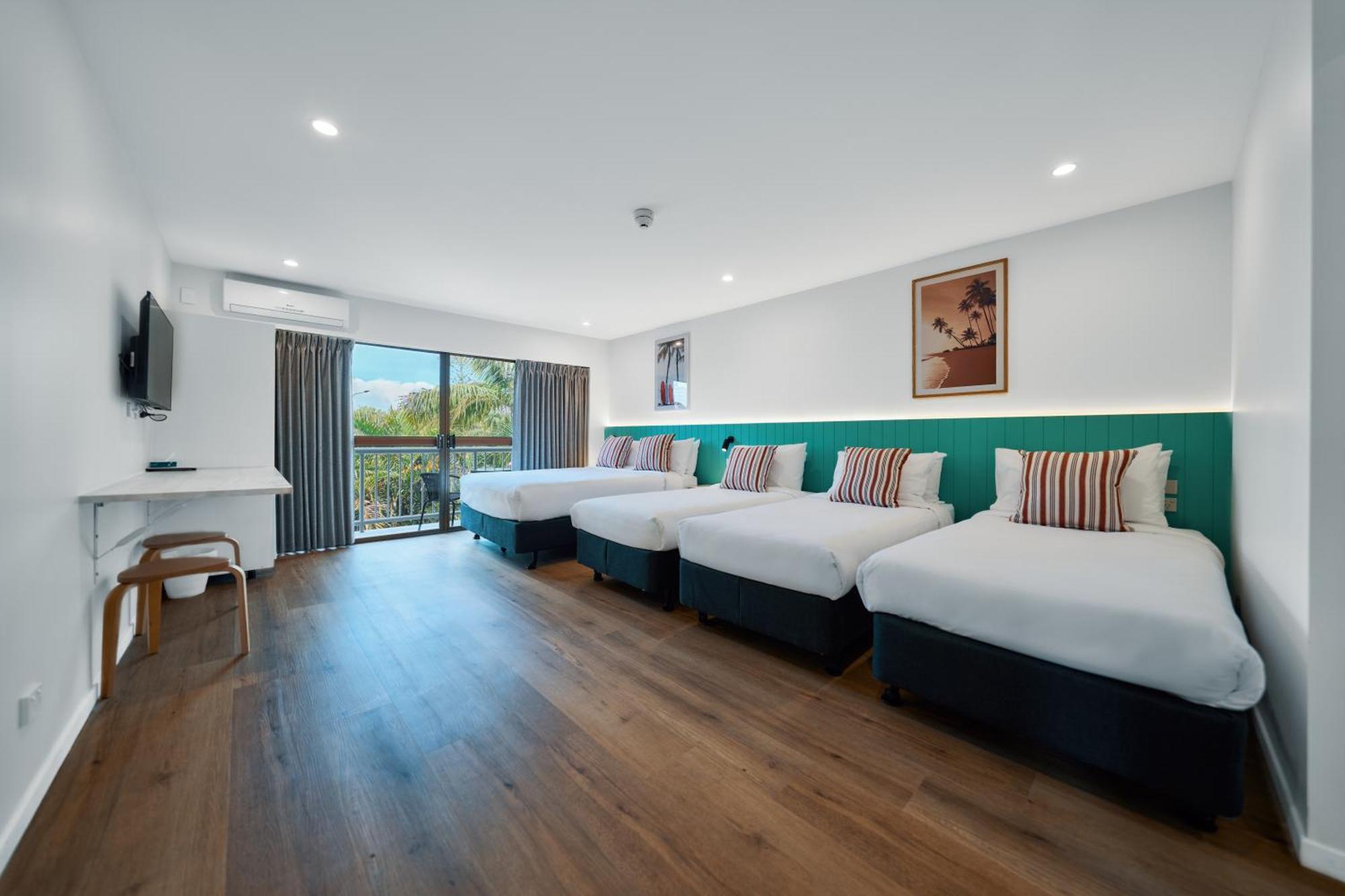 Red Star Palm Beach Gold Coast Exterior photo