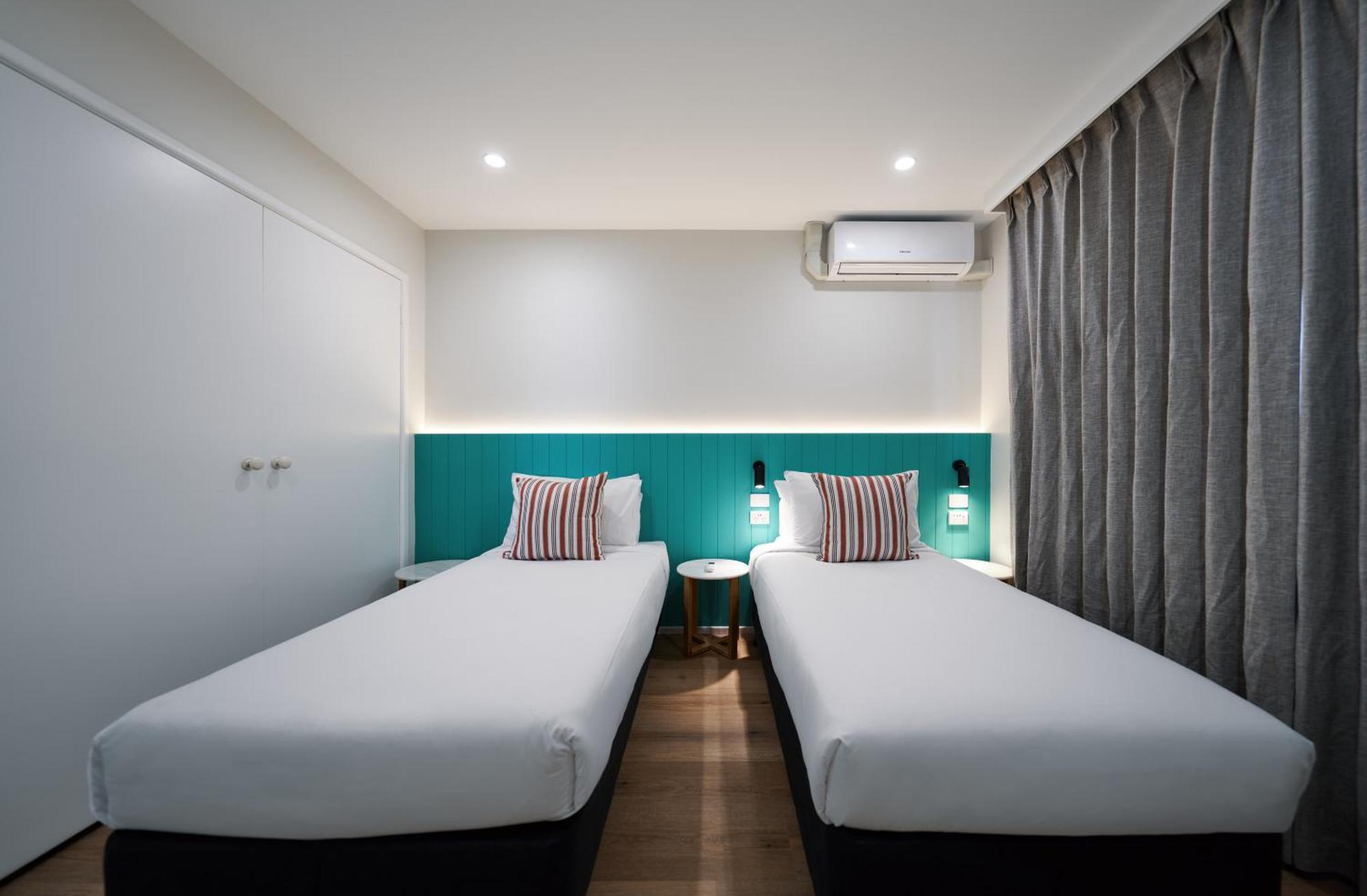Red Star Palm Beach Gold Coast Exterior photo